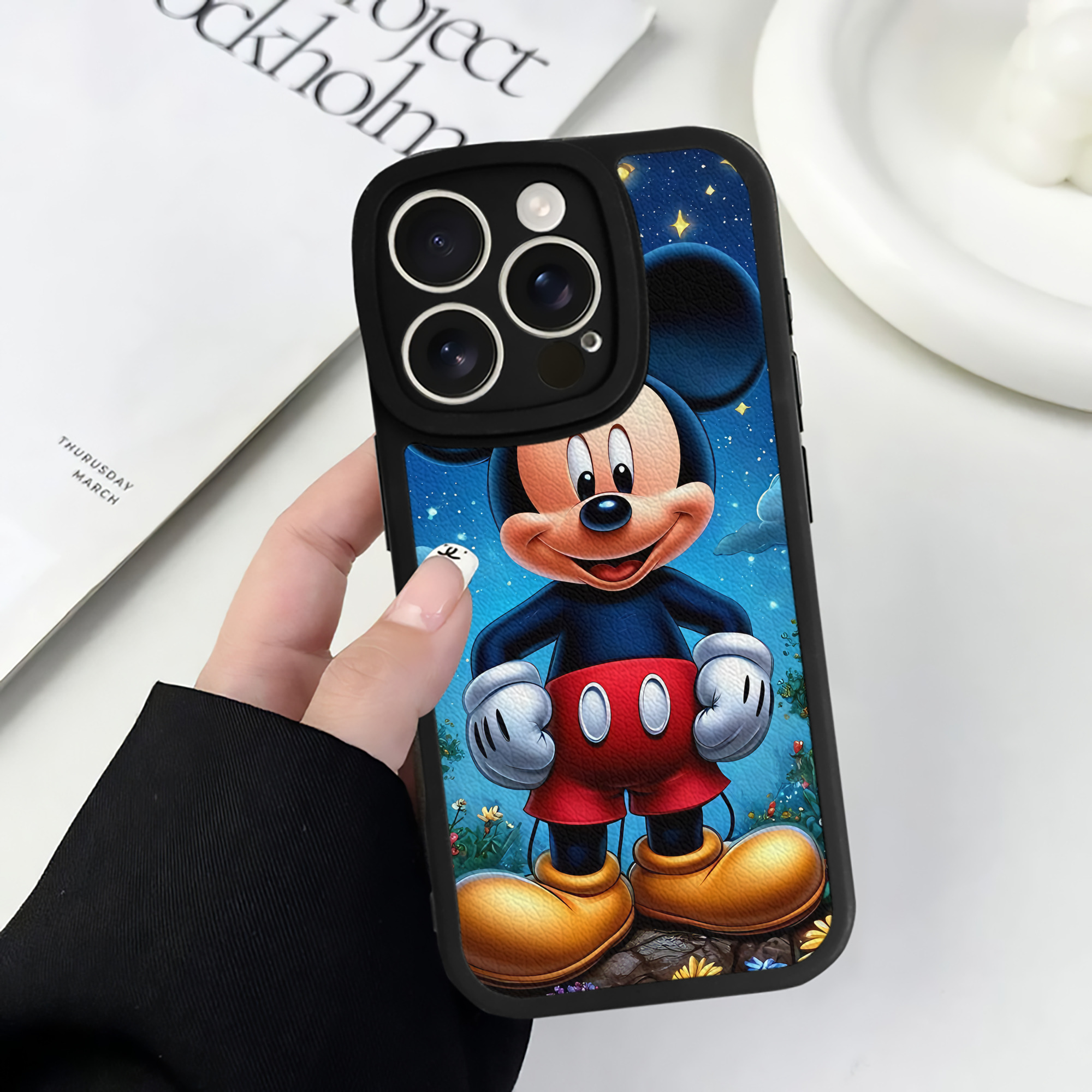 （画像用） ミッキーマウス Mickey Mouse 【iPhone 16シリーズ対応】シリコンスマホケース（レザー調） 材質：シリコン